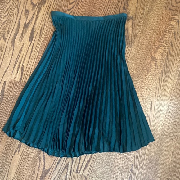 Banana Republic Factory Satin Pleated Midi Skirt Green 8 Petite 8P Sold Out NEW - Picture 3 of 5